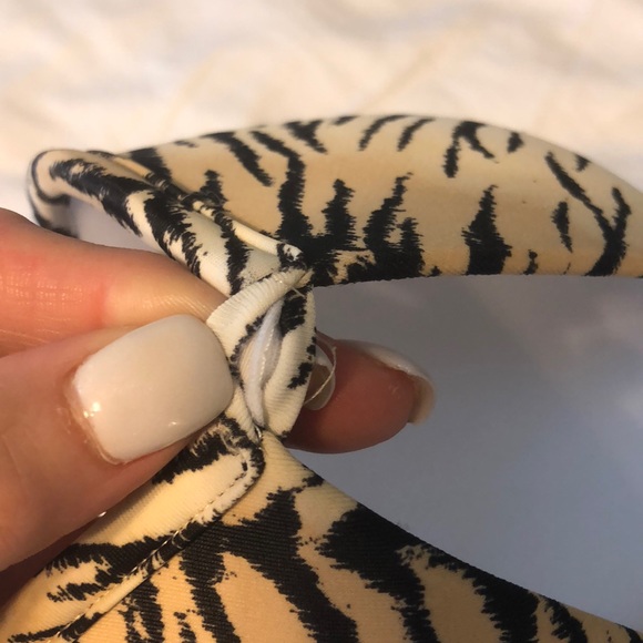 VS swimwear- 4 tops 34D (leopard is 34DD) - Picture 2 of 2